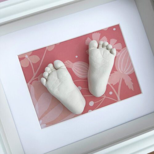 Gipsabdruck von Babyhand und Babyfuß